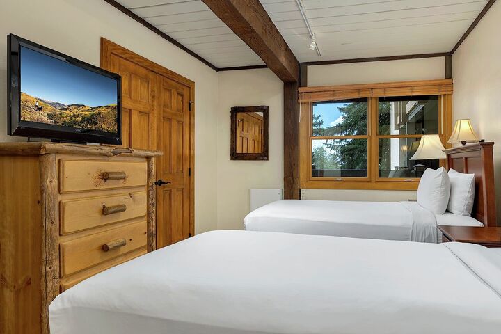 #210 Slope - Bedroom