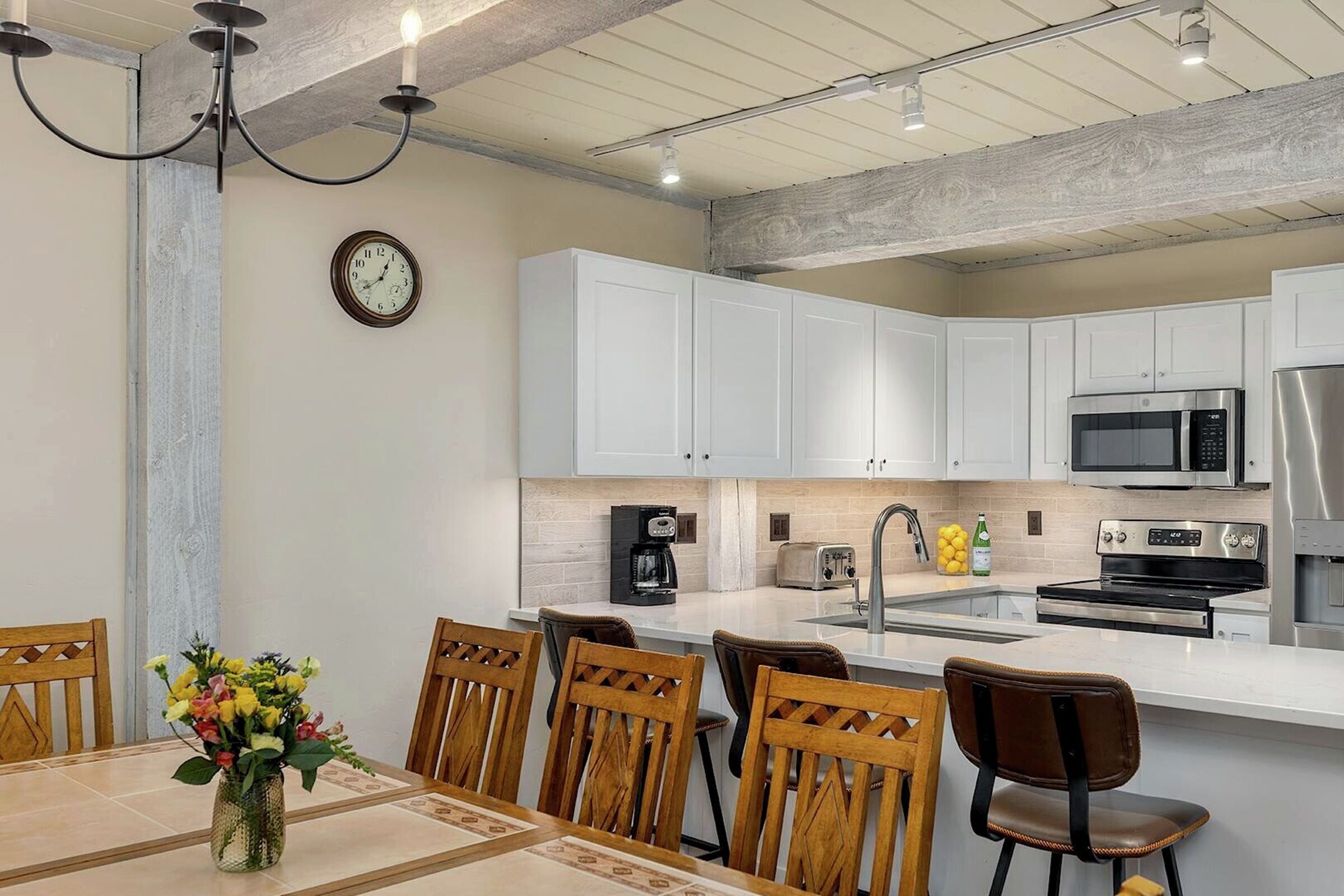 #210 Slope - Dining Area & Kitchen