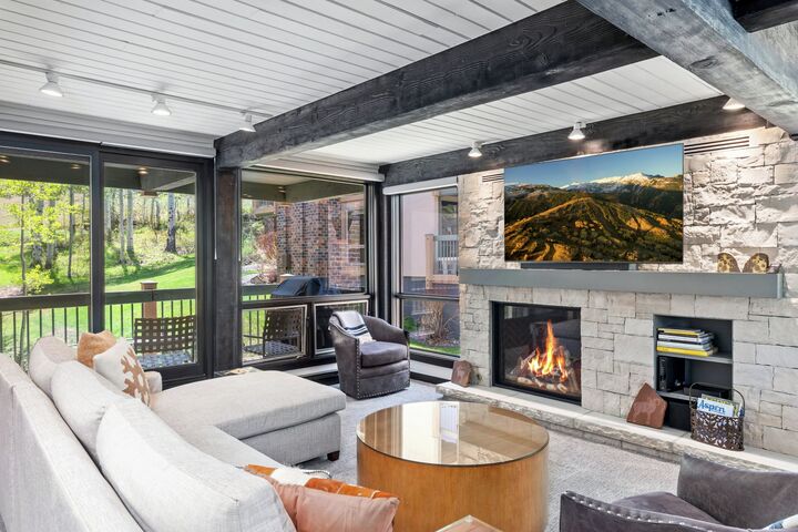 #902 Leaf - Living Area