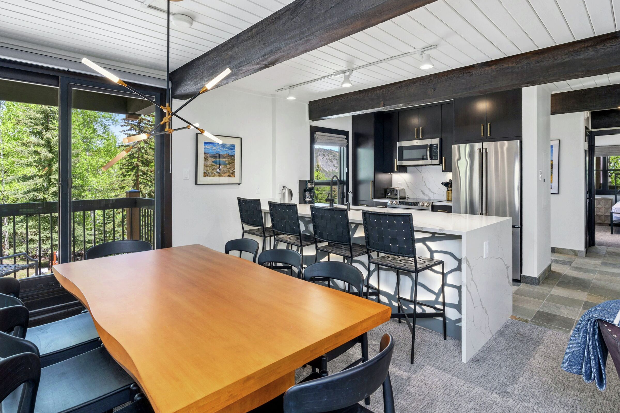 #902 Leaf - Dining Area & Kitchen