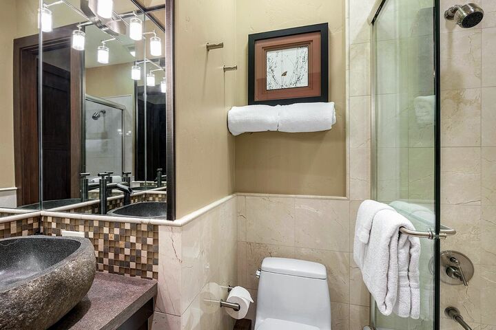 #103 Leaf - Bathroom