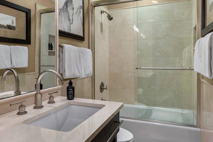#103 Leaf - Bathroom