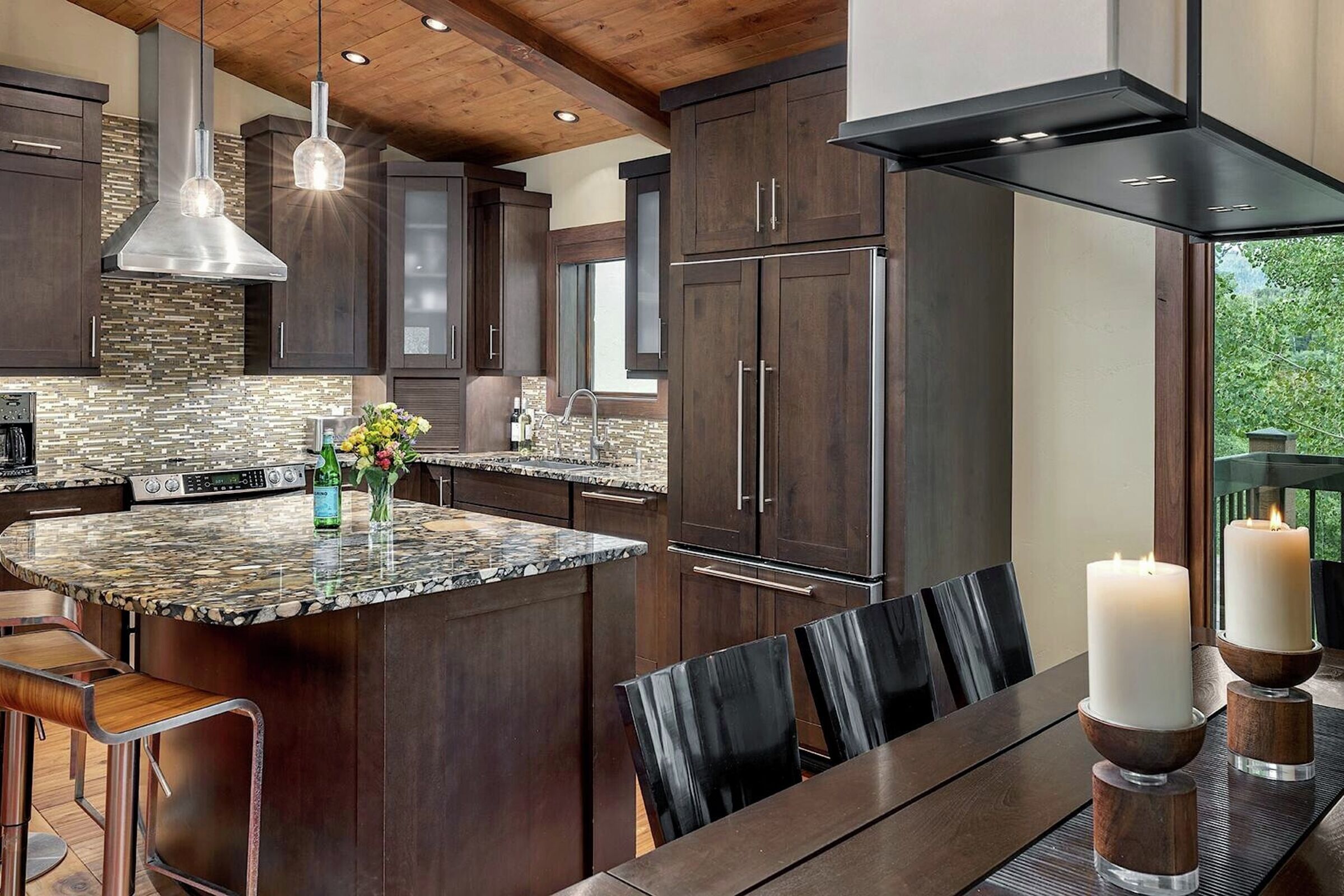 Dining Area & Kitchen