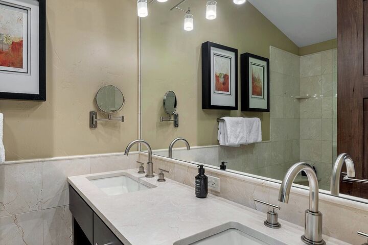 #103 Leaf - Bathroom