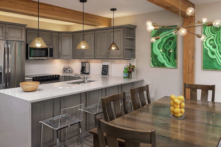 #209 Summit - Dining Area & Kitchen