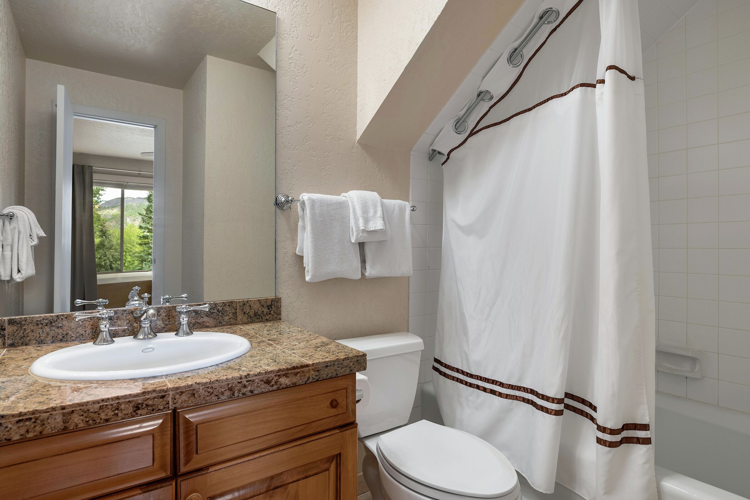 #1202 - Ensuite Bathroom