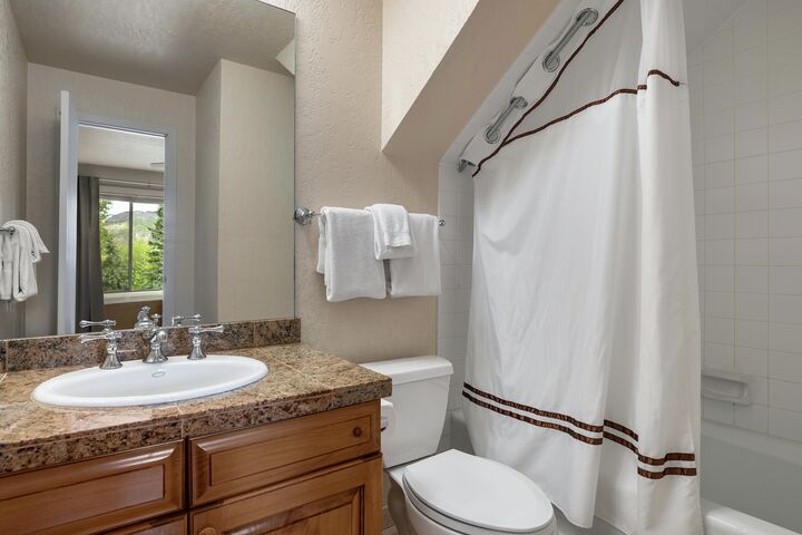 #1202 - Ensuite Bathroom