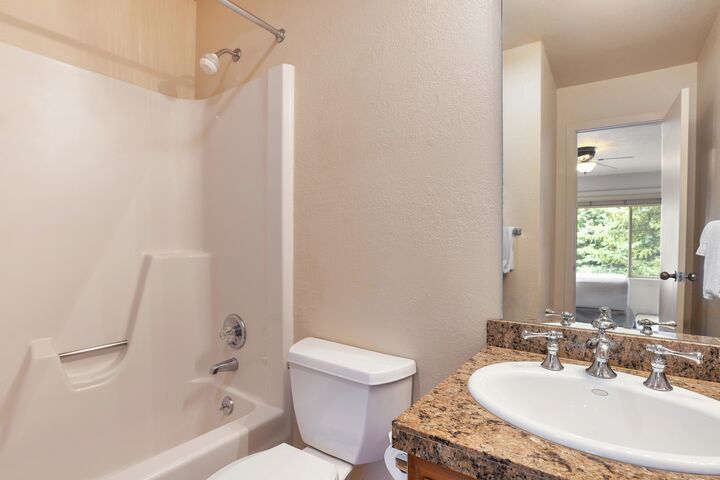#1204 - Ensuite Bathroom