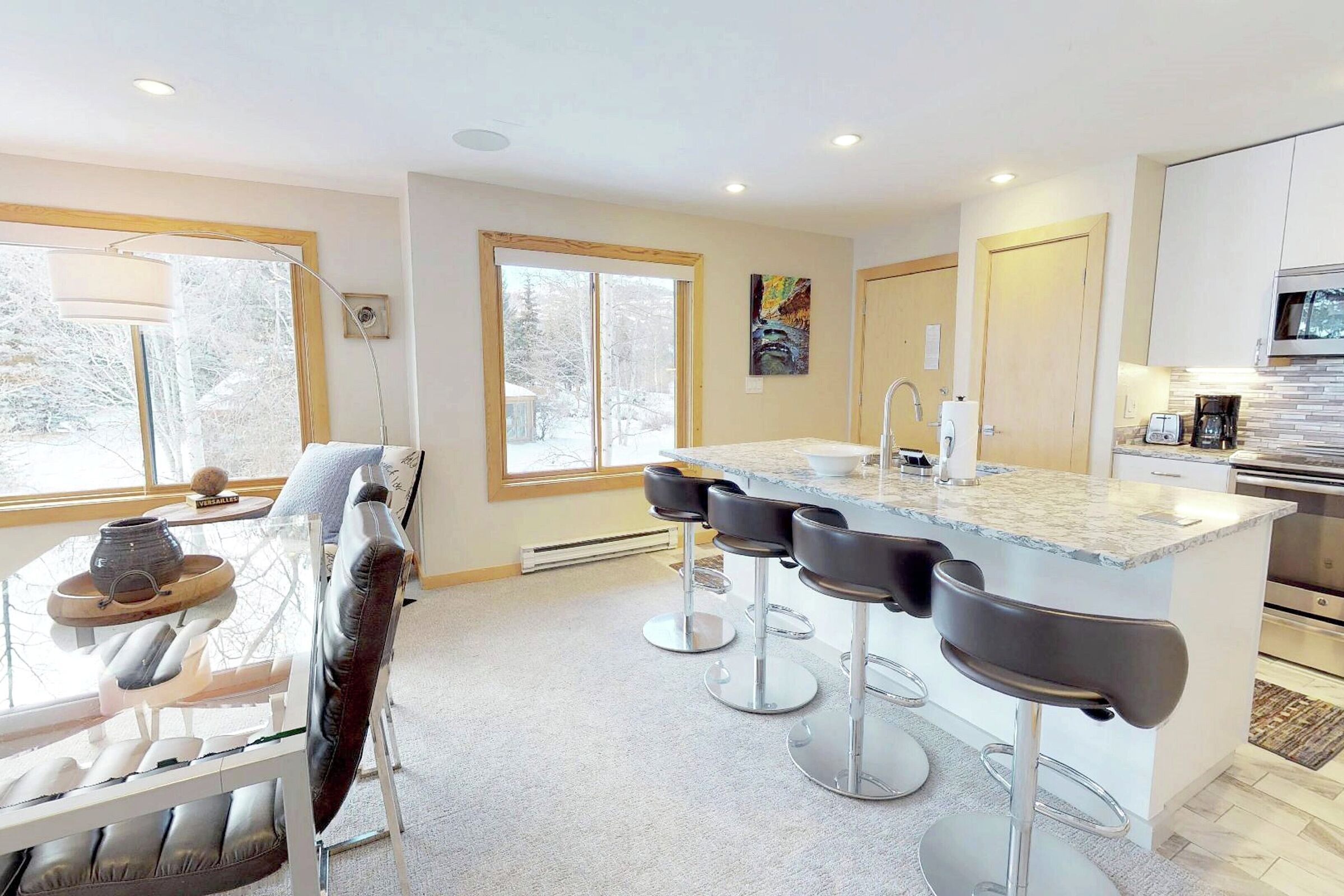 Dining Area & Kitchen