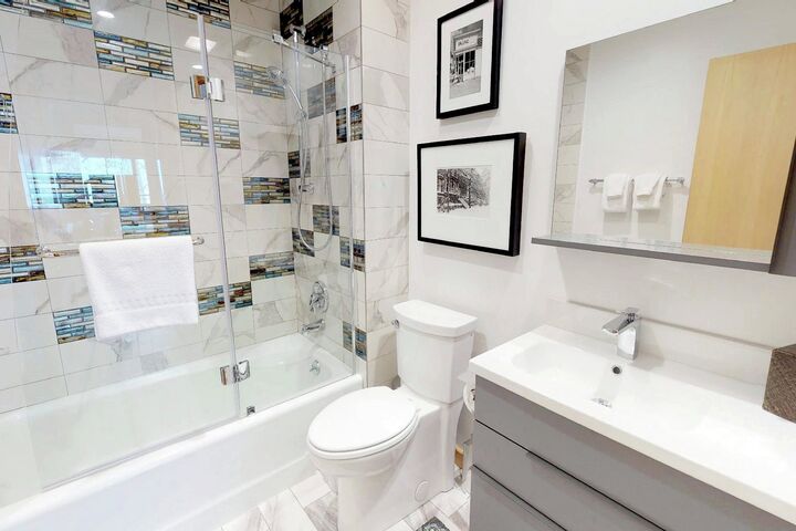 #1201 - Ensuite Bathroom