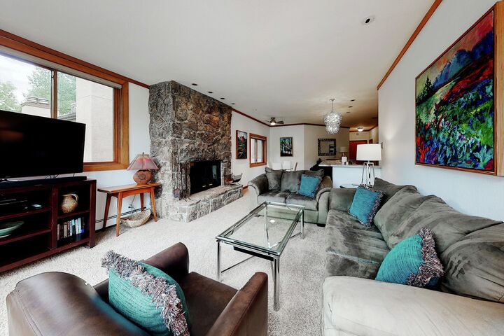 #1422 - Living Area