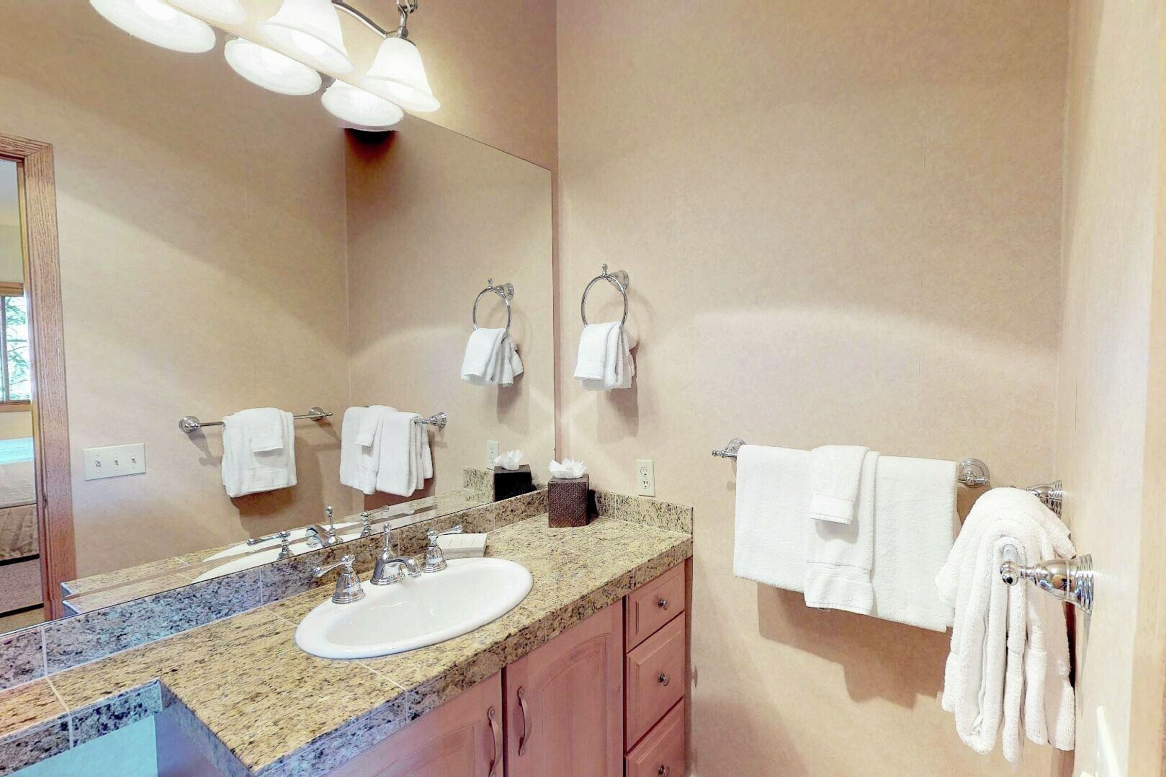 #1524 - Master Ensuite Bathroom