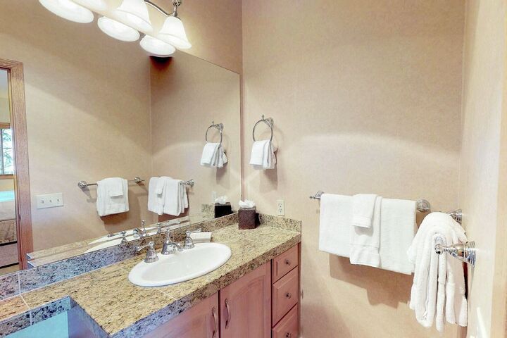 #1524 - Master Ensuite Bathroom