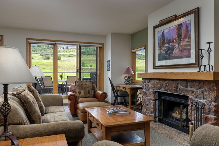 #1524 - Living Area