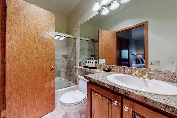 #1532 - Master Ensuite Bathroom