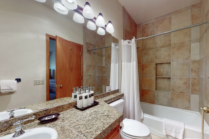 #1633 - Master Ensuite Bathroom
