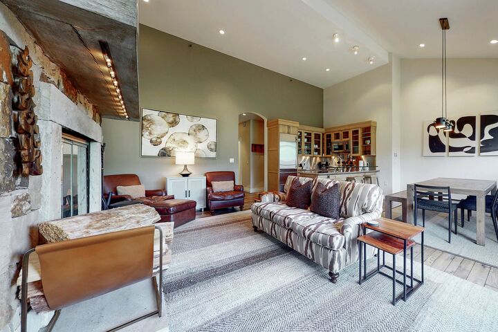 #1531 - Living Area