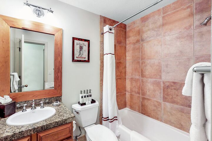 #1107 - Master Ensuite Bathroom