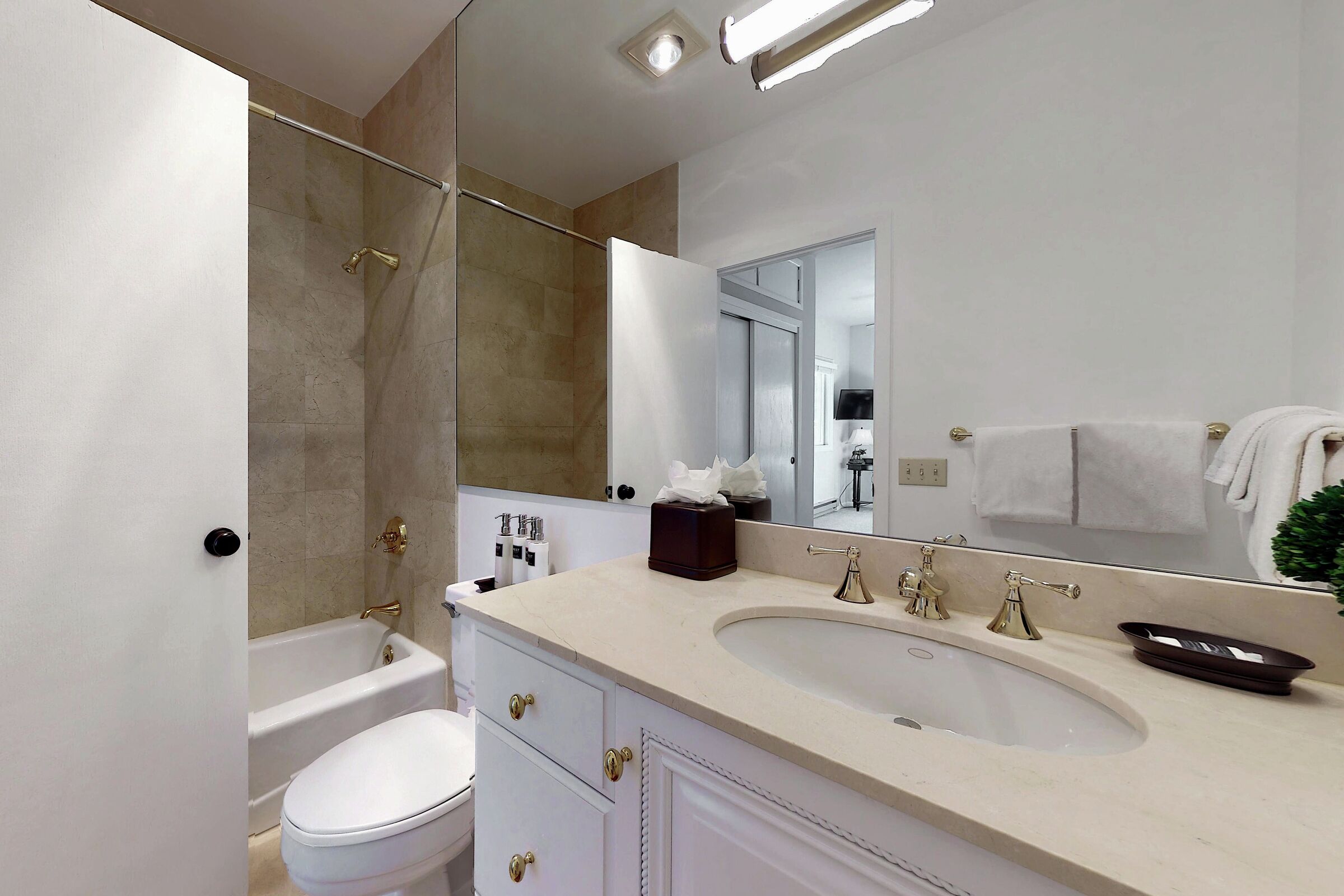 #1627 - Master Ensuite Bathroom