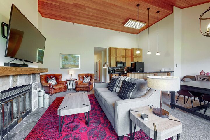#1533 - Living Area