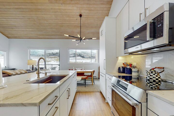 #1536 - Kitchen