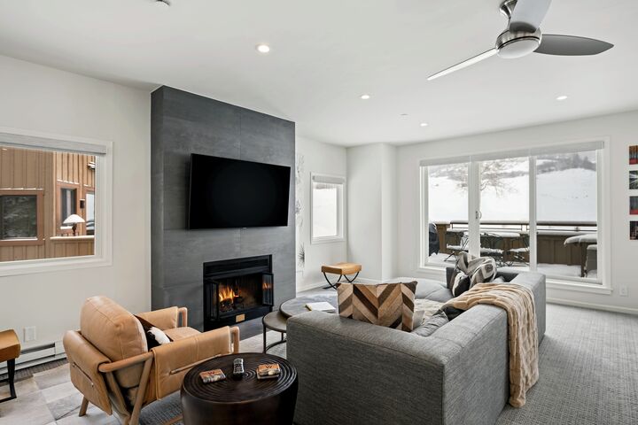 #1527 - Living Area