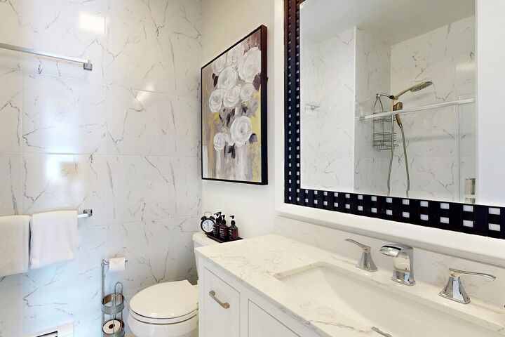 #1420 - Master Ensuite Bathroom