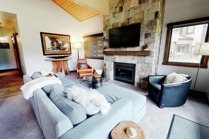 #1537 - Living Area