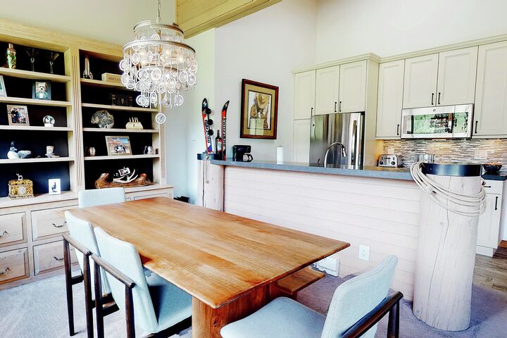 #1537 - Dining Area & Kitchen