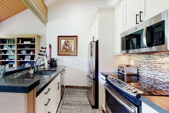 #1537 - Kitchen