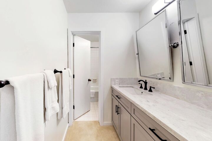 #1101 - Master Ensuite Bathroom