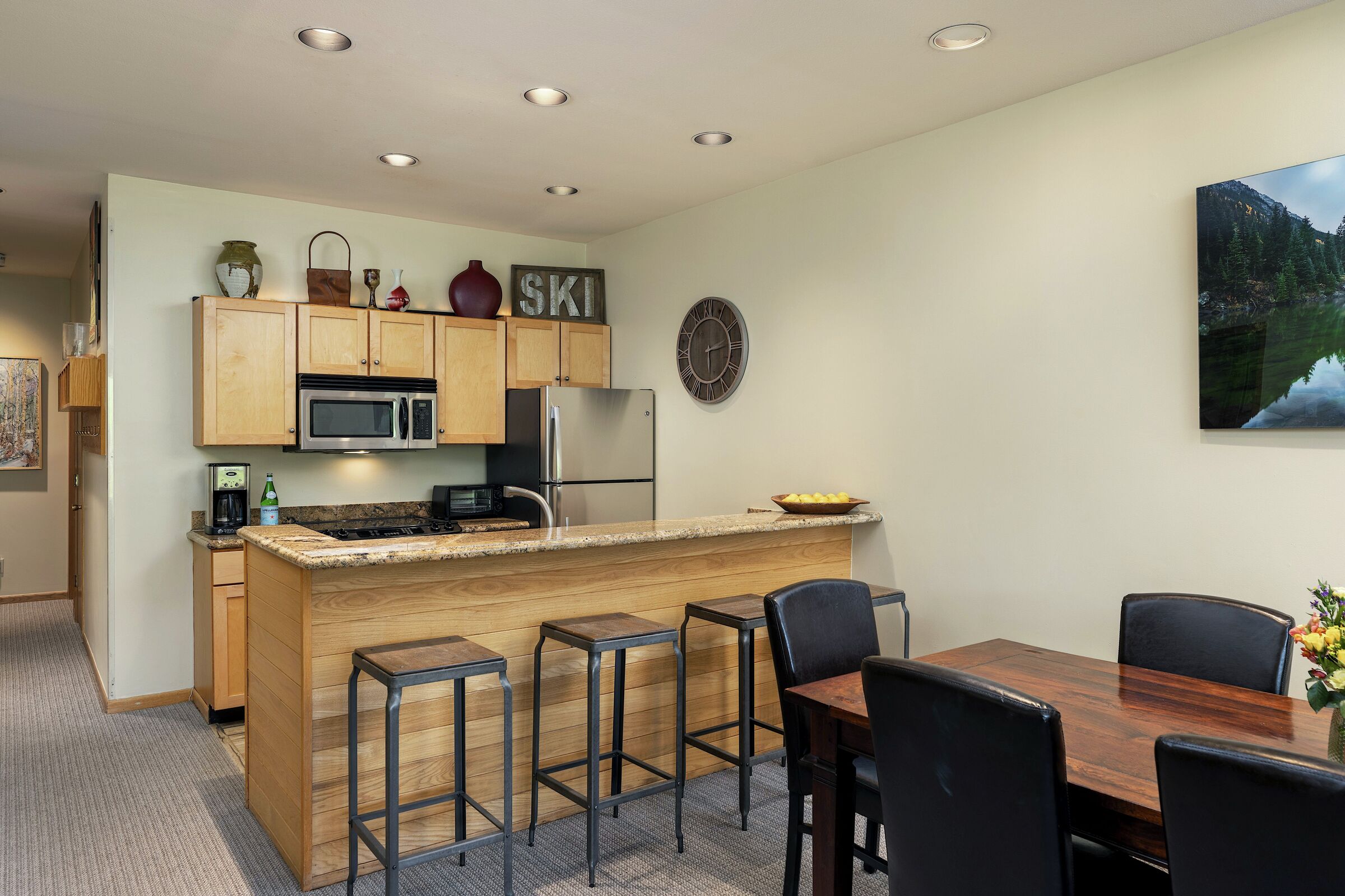 Dining Area & Kitchen