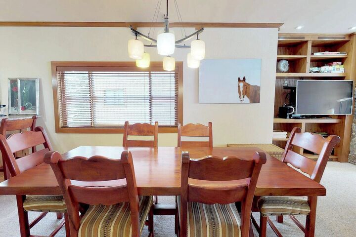 #1423 - Dining Area