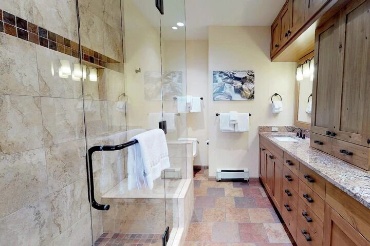 #1423 - Master Ensuite Bathroom