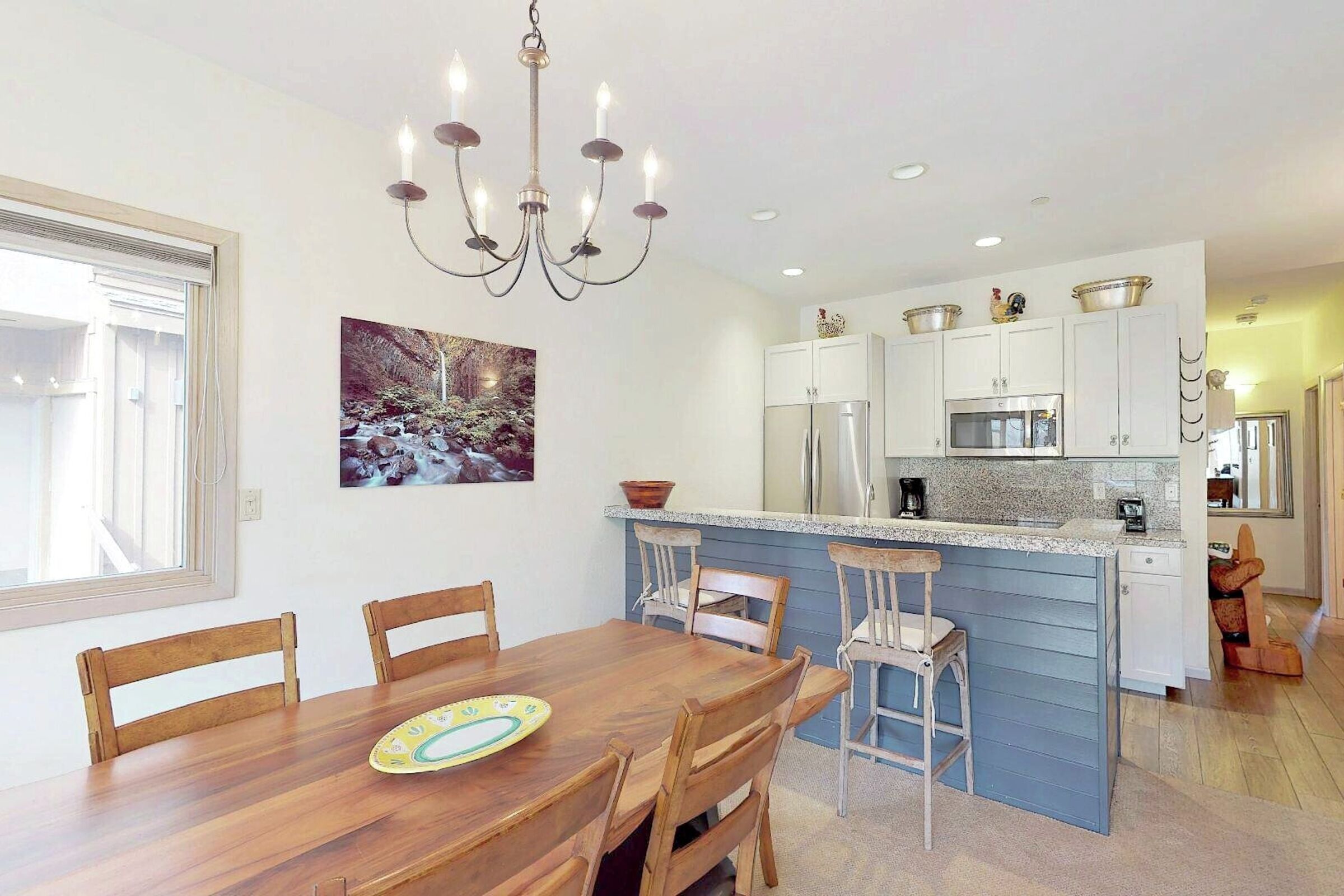 #1511 - Dining Area & Kitchen