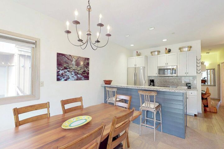 #1511 - Dining Area & Kitchen
