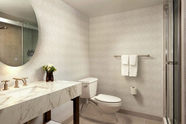 Classic King Guest Room - Guest Room Bathroom
