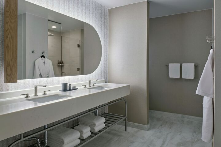 Vista Terrace Suite - Bathroom