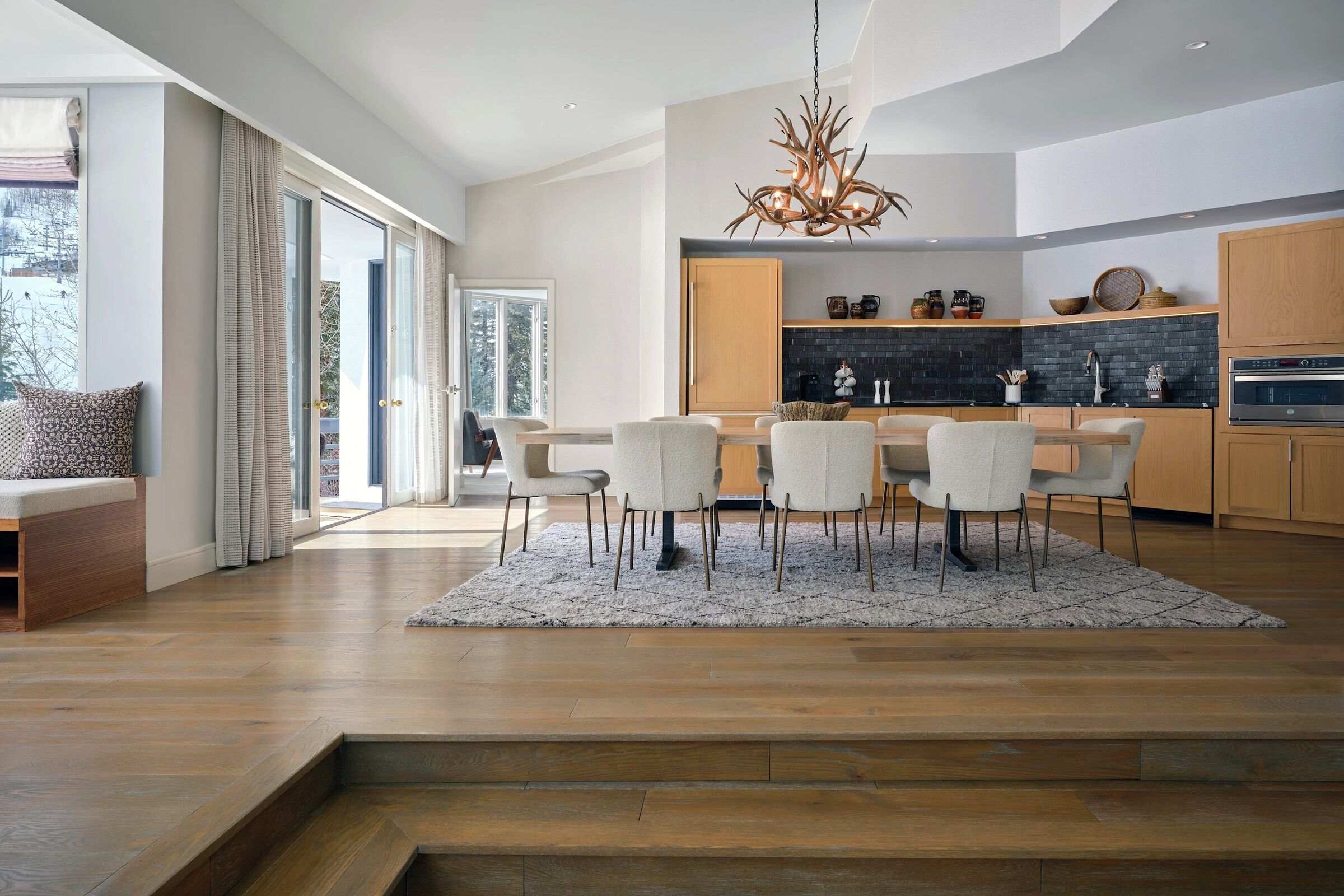 Dining Area & Kitchen