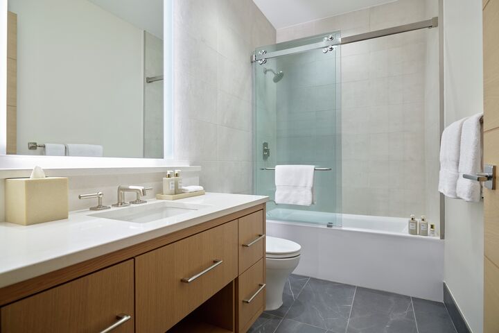 Cirque 2 Bdrm Residence - Bathroom