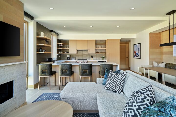 Cirque 2 Bdrm Premium Residence - Living Area