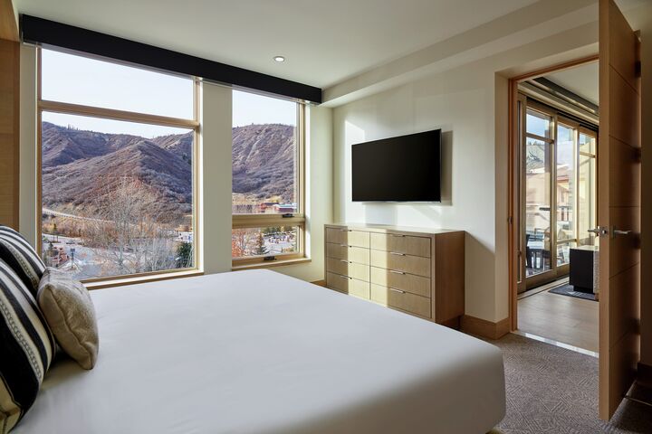 Cirque 2 Bdrm Premium Residence - Bedroom