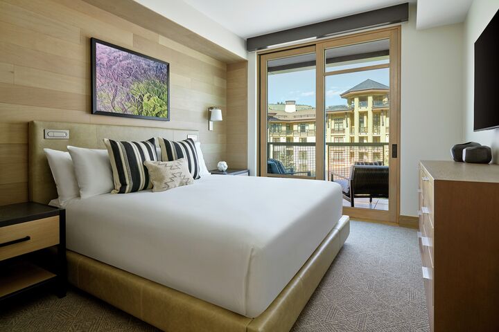 Cirque 2 Bdrm Den Residence - Master Bedroom