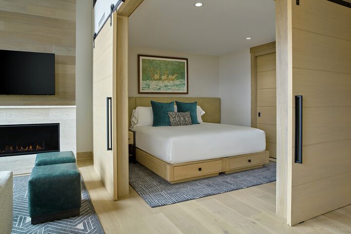Cirque 2 Bdrm Penthouse Loft - Bedroom