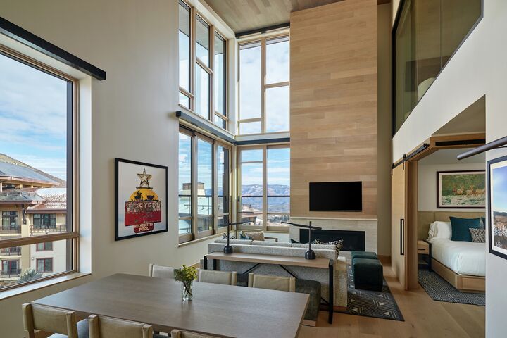 Cirque 2 Bdrm Penthouse Loft - Living Area