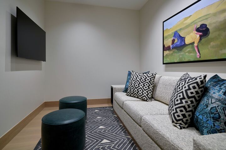 Cirque 3 Bdrm Den Penthouse - Den