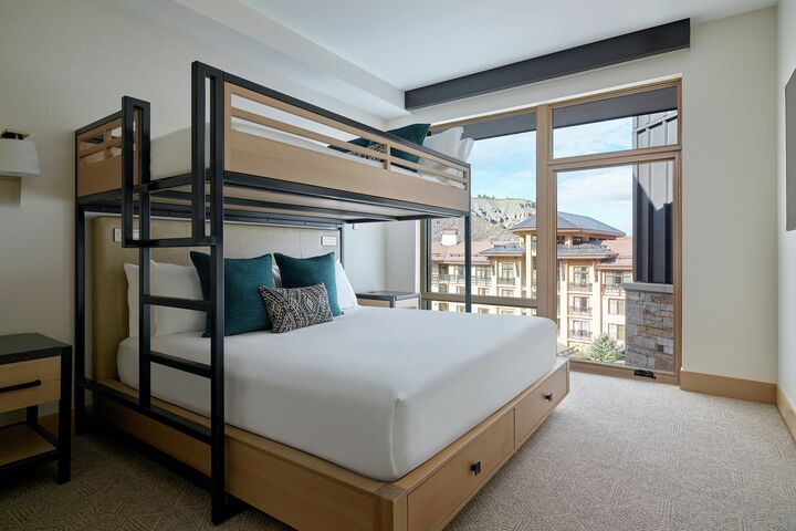 Cirque 3 Bdrm Den Penthouse - Bedroom
