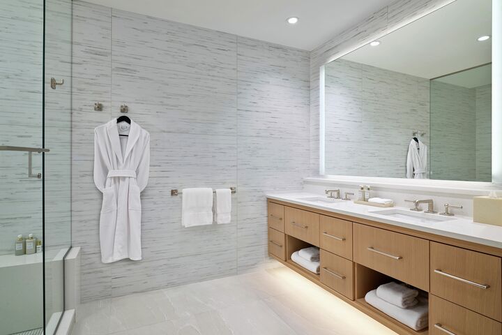 Cirque 3 Bdrm Den Penthouse - Bathroom