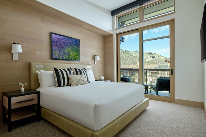 Cirque 3 Bdrm Den Penthouse - Master Bedroom