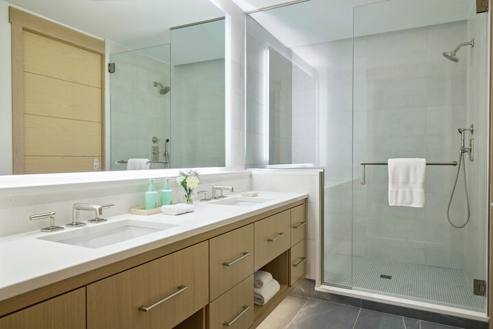Cirque 4 Bdrm Den Penthouse - Bathroom